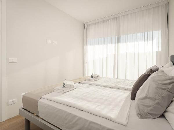 Residence Del Mar Emotion : photo 10 de la chambre appartement 2 chambres avec balcon - côté piscine (6 personnes)