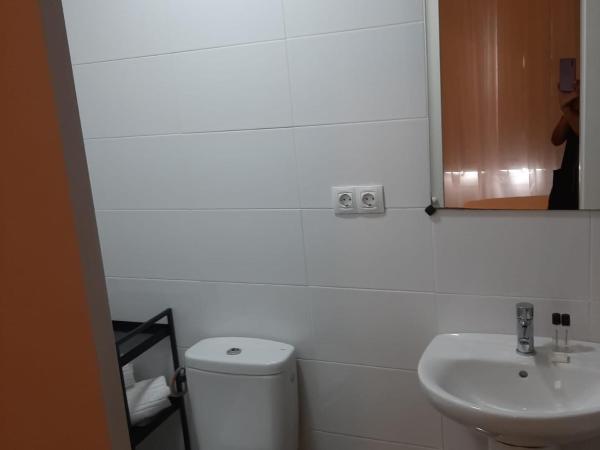 Hotel Monegal : photo 3 de la chambre chambre simple Économique avec salle de bains privative