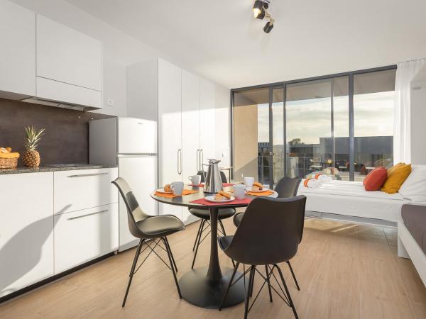 Residence Del Mar Emotion : photo 10 de la chambre appartement 1 chambre avec balcon - côté piscine (4 personnes)