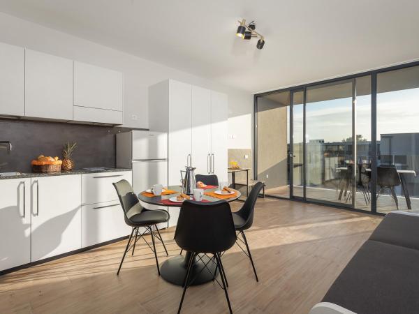 Residence Del Mar Emotion : photo 2 de la chambre appartement 1 chambre avec balcon - côté piscine (4 personnes)