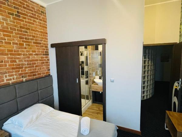 Boogie ApartHouse Old Town : photo 6 de la chambre chambre double ou lits jumeaux avec salle de bains privative