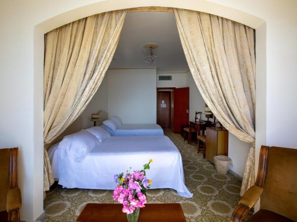 Hotel Lido Mediterranee : photo 6 de la chambre chambre quadruple - vue sur mer