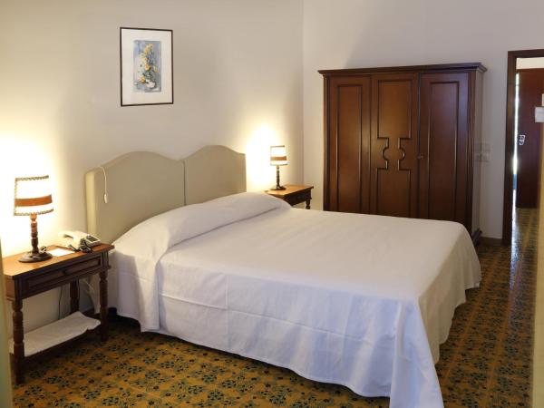 Hotel Lido Mediterranee : photo 9 de la chambre chambre double ou lits jumeaux confort - vue sur mer