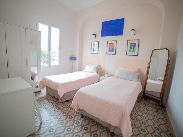 Casa Xanadu Seville - Boutique rooms with terraces : photo 3 de la chambre chambre lits jumeaux avec salle de bains commune