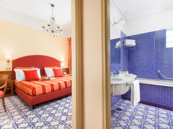 Hotel Antiche Mura : photo 9 de la chambre suite lit king-size avec baignoire spa