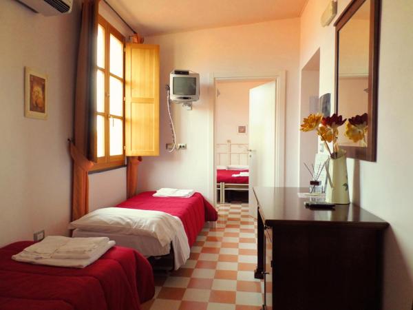 Villa Maria Pia : photo 6 de la chambre chambre quadruple standard