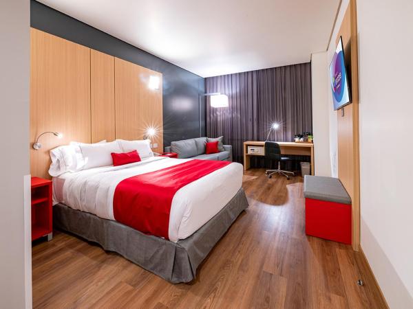 Ramada Encore by Wyndham Guadalajara Aeropuerto : photo 3 de la chambre 1 queen bed, mobility accessible room, roll-in shower, non-smoking