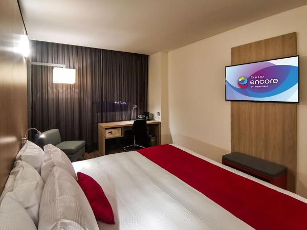 Ramada Encore by Wyndham Guadalajara Aeropuerto : photo 2 de la chambre chambre lit king-size - non-fumeurs