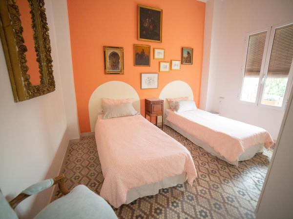 Casa Xanadu Seville - Boutique rooms with terraces : photo 3 de la chambre chambre lits jumeaux avec salle de bains commune