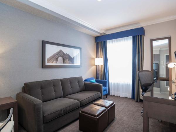 Sandman Signature Edmonton South Hotel : photo 5 de la chambre standard suite, 1 king bed, kitchen, washer dryer