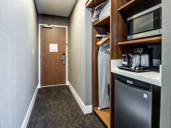 Sandman Signature Saskatoon South Hotel : photo 3 de la chambre chambre standard 1 lit king-size 