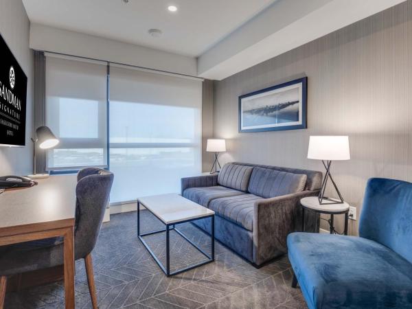 Sandman Signature Saskatoon South Hotel : photo 5 de la chambre suite 1 lit king-size standard avec cuisine