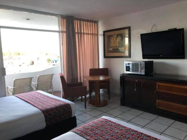 Zona Dorada Suites : photo 1 de la chambre studio avec balcon 