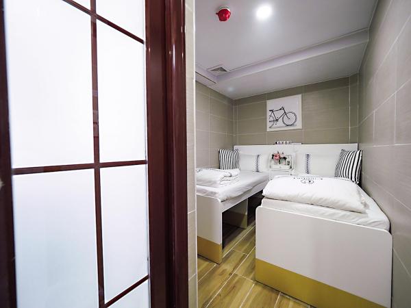 Joyous Guest House : photo 4 de la chambre chambre lits jumeaux