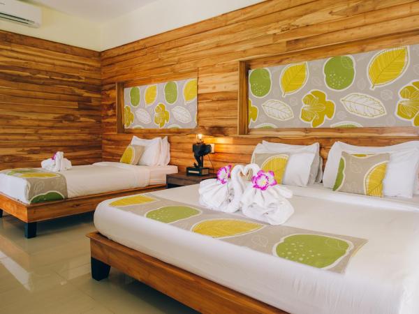 Good Times Resort Kanchanaburi : photo 7 de la chambre chambre triple deluxe - vue sur rivière