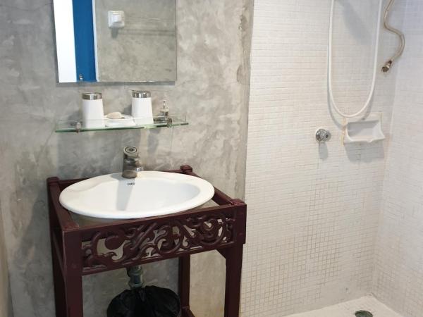 Klai Hat Inn : photo 4 de la chambre chambre double avec salle de bains privative