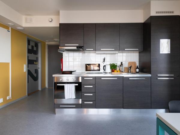 Rumi Hostel : photo 4 de la chambre chambre double avec salle de bains commune