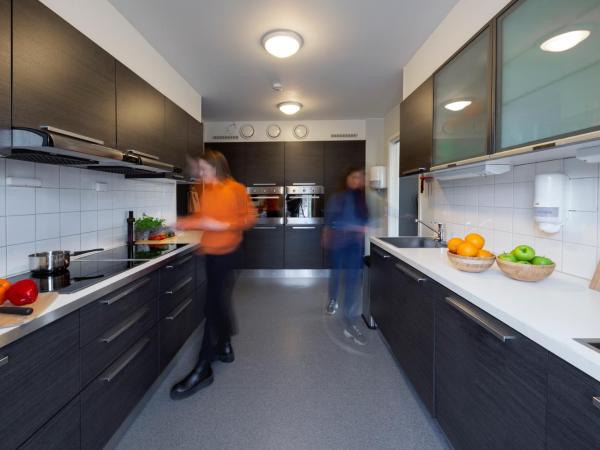 Rumi Hostel : photo 4 de la chambre chambre quadruple avec salle de bains commune