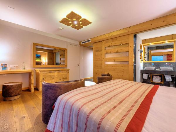 Nendaz 4 Vallées & SPA 4* Superior : photo 1 de la chambre chambre double avec vue partielle