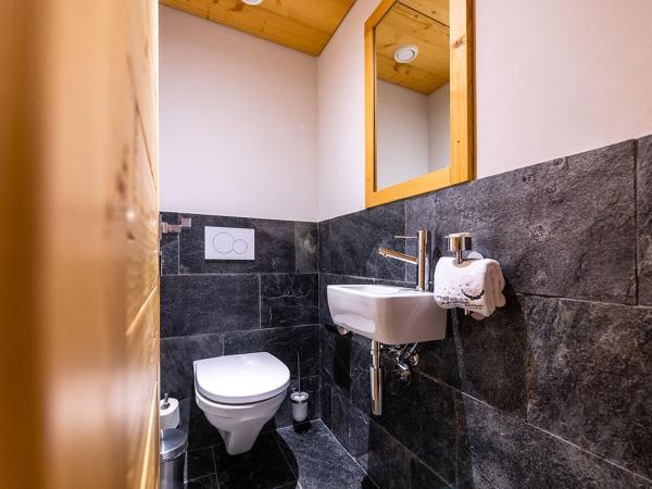 Nendaz 4 Vallées & SPA 4* Superior : photo 4 de la chambre chambre double avec vue partielle