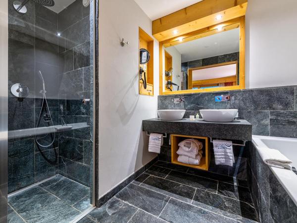 Nendaz 4 Vallées & SPA 4* Superior : photo 6 de la chambre chambre double avec vue partielle