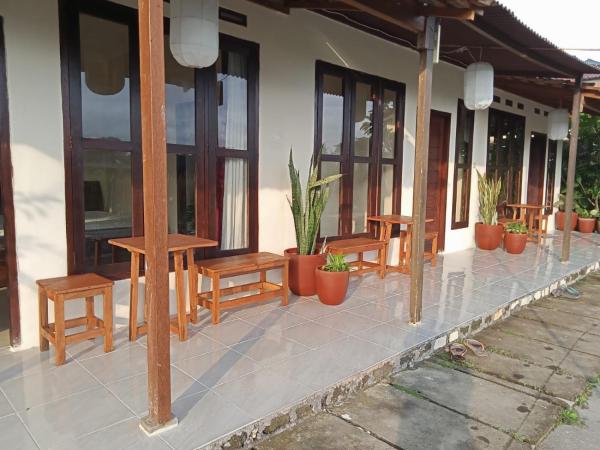 Rosella Cottages - Homestay - Yogyakarta : photo 9 de la chambre bungalow familial