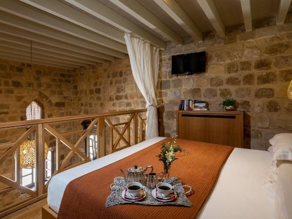 Kókkini Porta Rossa : photo 9 de la chambre suite lit king-size avec baignoire spa - gulbin