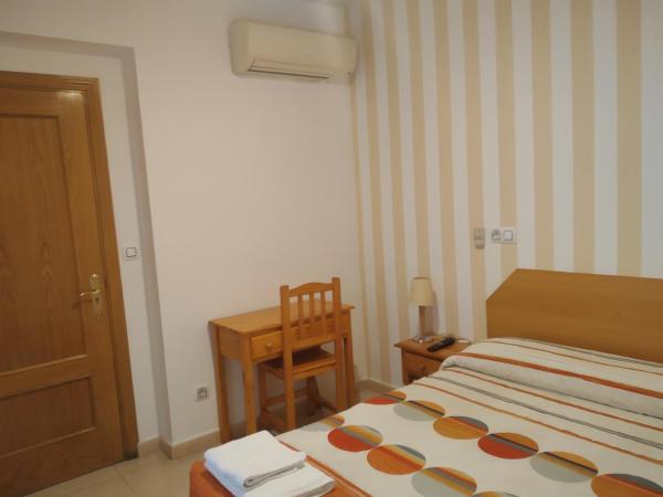 Pension Dominguez : photo 3 de la chambre chambre double
