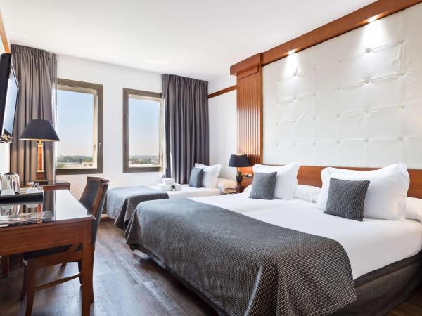 Best Western Premier CMC Girona : photo 2 de la chambre chambre triple standard