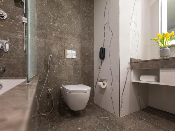 voco Dubai The Palm, an IHG Hotel : photo 5 de la chambre deluxe twin room with beachfront view