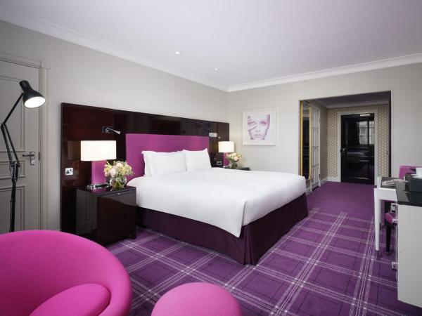 Sofitel London St James : photo 2 de la chambre chambre lit king-size de luxe premium - vue sur waterloo place ou pall mall