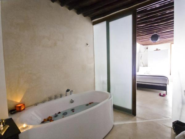 Riad El Maâti : photo 1 de la chambre chambre double avec baignoire