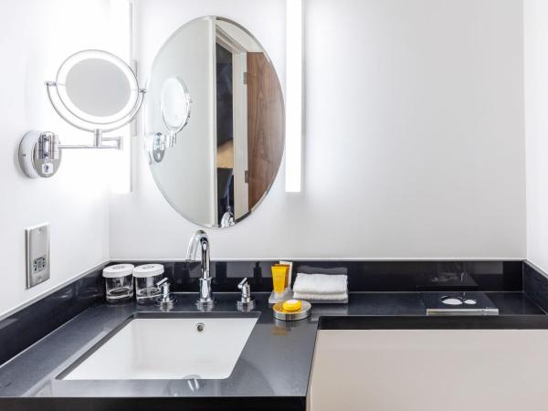 Sandman Signature Aberdeen Hotel & Spa : photo 2 de la chambre basement room, 1 double bed, obstructed view