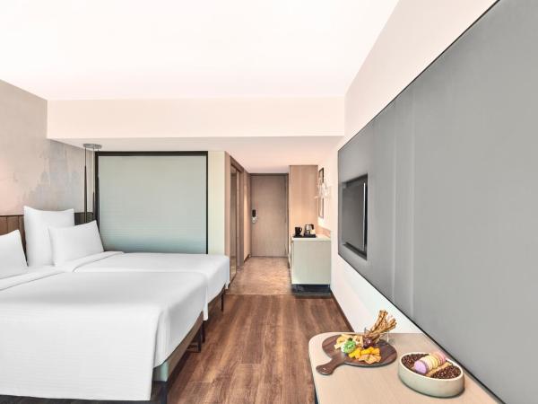 Novotel Mumbai International Airport : photo 7 de la chambre superior twin bed with 20% discount on spa and food & soft beverage at restaurants only and and and 10% on laundry