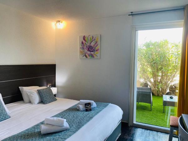 Hotel & Spa Gil de France Cap d'Agde : photo 1 de la chambre chambre double classique avec balcon et accès à la piscine chauffée