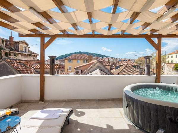 Le Premier Luxury Rooms : photo 1 de la chambre chambre double deluxe avec balcon