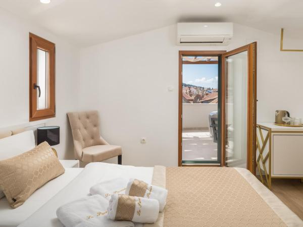 Le Premier Luxury Rooms : photo 4 de la chambre chambre double deluxe avec balcon