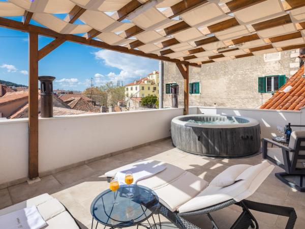 Le Premier Luxury Rooms : photo 7 de la chambre chambre double deluxe avec balcon