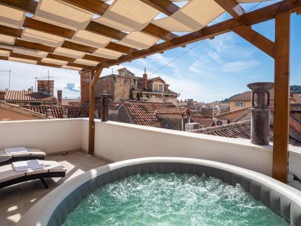 Le Premier Luxury Rooms : photo 8 de la chambre chambre double deluxe avec balcon