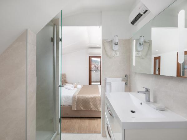 Le Premier Luxury Rooms : photo 9 de la chambre chambre double deluxe avec balcon