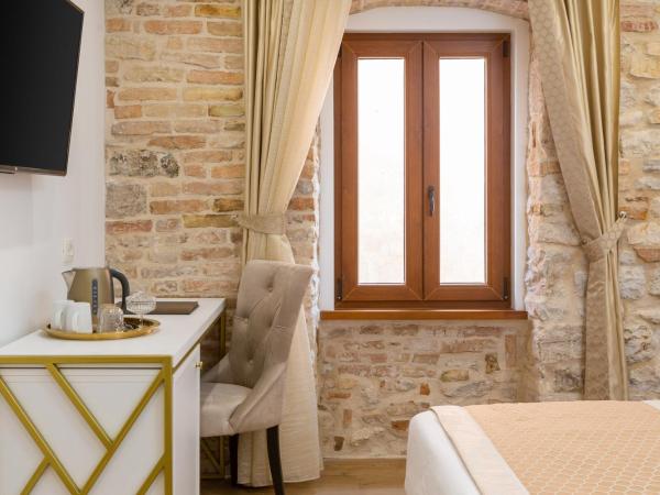 Le Premier Luxury Rooms : photo 7 de la chambre chambre double deluxe