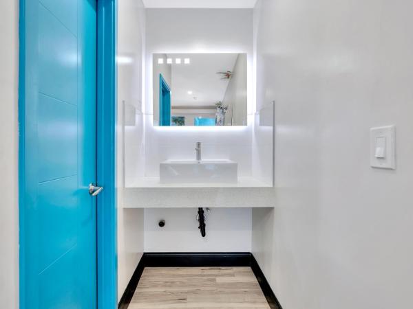 Royal Hawaiian Inn - Mid City, Los Angeles : photo 4 de la chambre chambre lit king-size deluxe