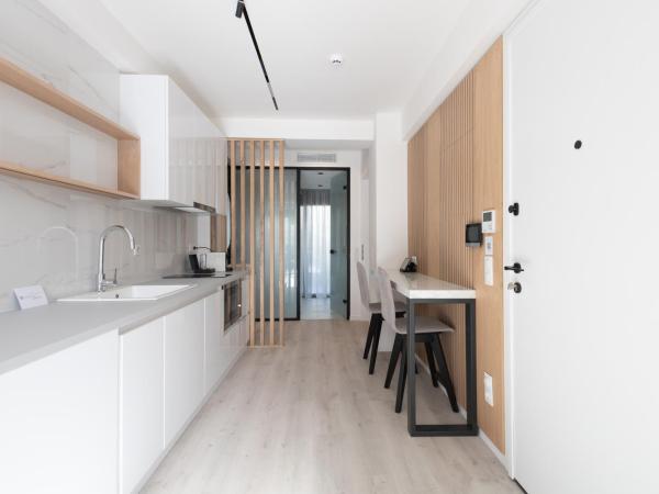 LUX&EASY Athens Metro Suites : photo 7 de la chambre suite 1 chambre avec jacuzzi