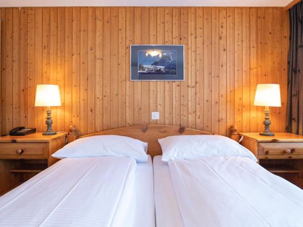 Jungfrau Lodge, Swiss Mountain Hotel : photo 3 de la chambre chambre double avec salle de bains privative et vue sur la montagne