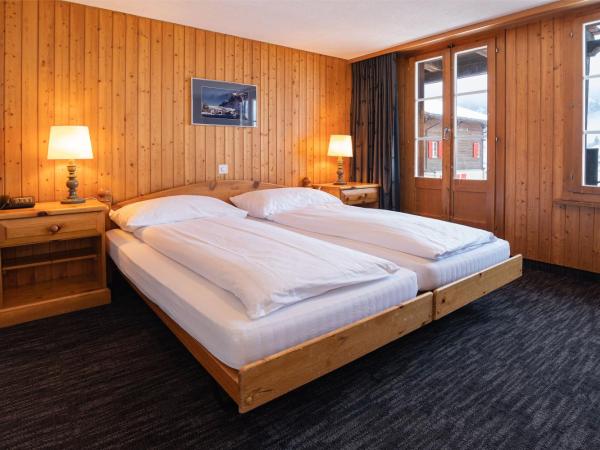 Jungfrau Lodge, Swiss Mountain Hotel : photo 9 de la chambre chambre double avec salle de bains privative et vue sur la montagne