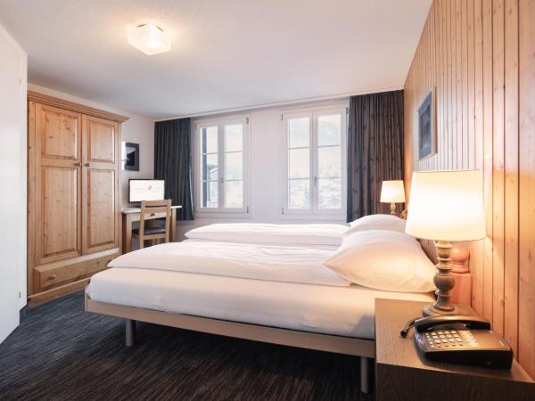 Jungfrau Lodge, Swiss Mountain Hotel : photo 5 de la chambre chambre double avec salle de bains privative et vue sur la montagne