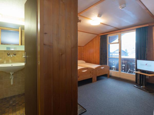 Jungfrau Lodge, Swiss Mountain Hotel : photo 9 de la chambre chambre quadruple avec salle de bains privative
