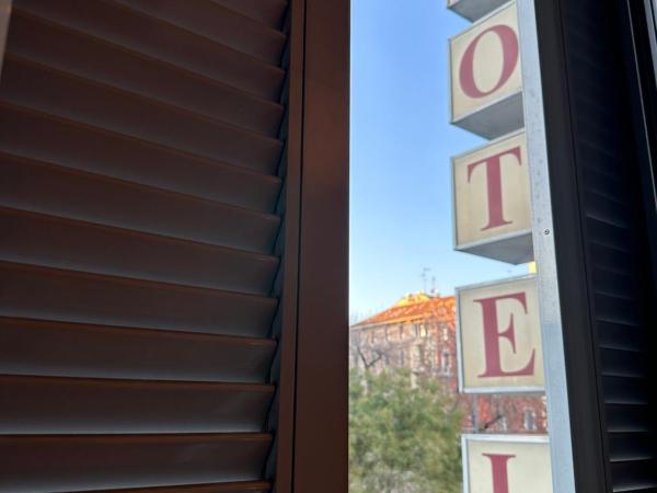 Hotel Aspromonte : photo 2 de la chambre chambre double avec balcon