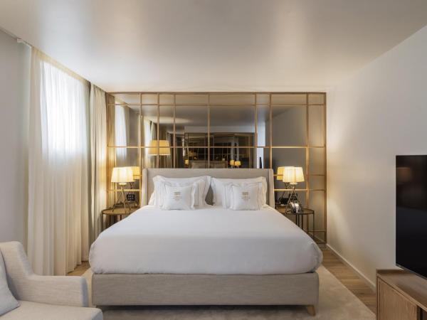 Casa da Companhia, Vignette Collection, an IHG Hotel : photo 1 de la chambre suite lit king-size avec balcon - vue sur cathédrale