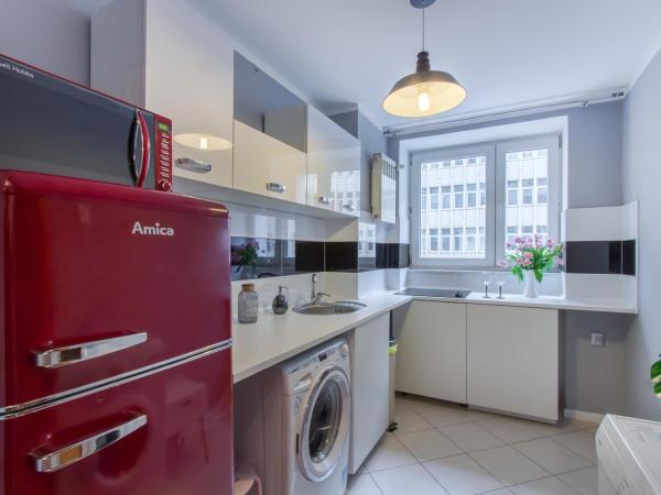 ClickTheFlat Żurawia Street Apart Rooms : photo 3 de la chambre chambre double avec salle de bains commune